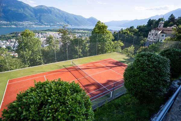Tennisplatz Wellnesshotel Ferien hotel Boutique hotel Luxushotel Villa Orselina Locarno Lago Maggiore Tessin Schweiz